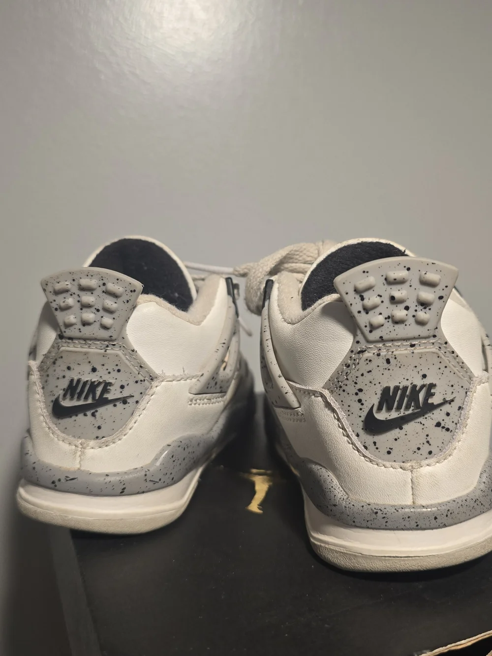 7c Jordan Kids Sneakers in White, Gray, Black